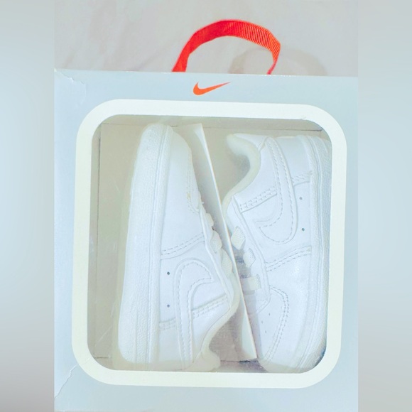 NIKE Air Force 1 Low Top Crib Shoe Triple White Leather CK2201-100 Size 2C - Picture 1 of 3